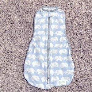 Woombie Original swaddle,  0-3 months (5-15 lbs)